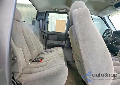 2005 Chevrolet Silverado C1500 z USA, uszkodzony, nr VIN 2GCEC19T651392820